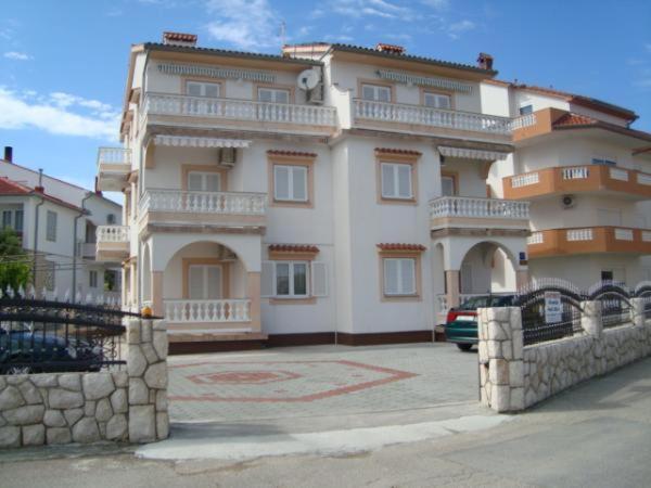 Apartmani Ruzarija Rab Town Luaran gambar