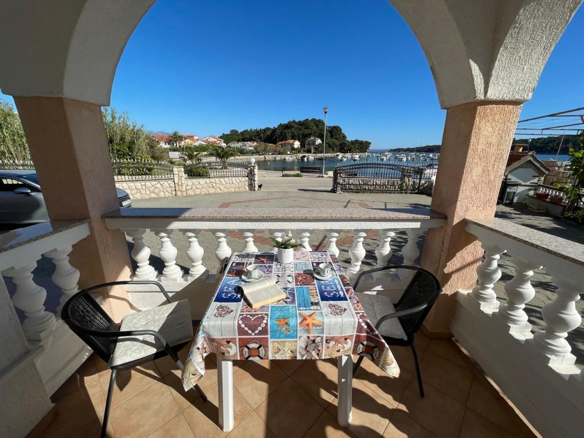 Apartmani Ruzarija Rab Town Luaran gambar