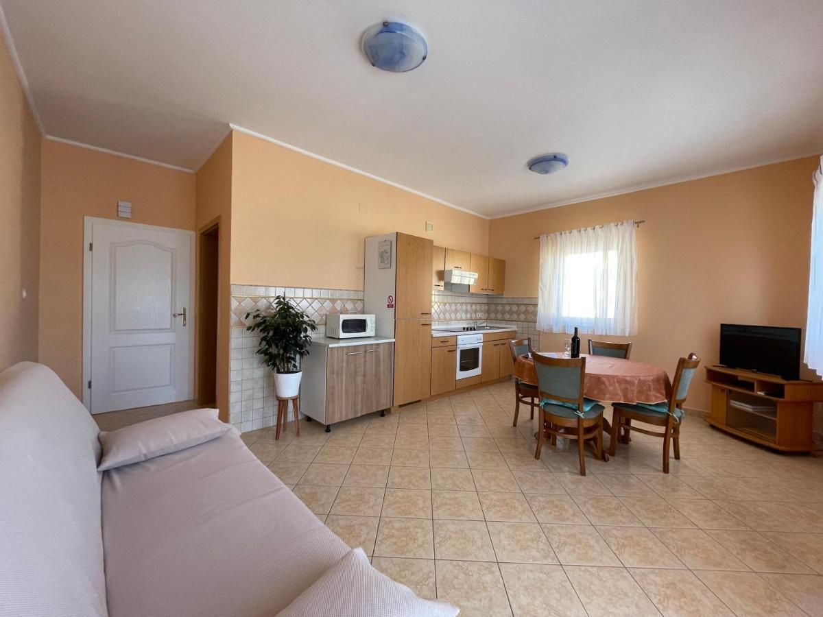 Apartmani Ruzarija Rab Town Luaran gambar